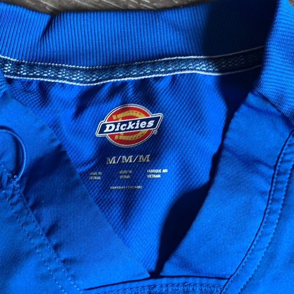 Dickies Men’s Medium Blue Scrub Top - Picture 2 of 5